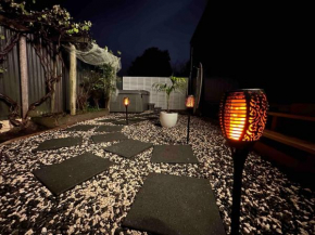 Papamoa Beach Getaway, Cosy Tiny Home with Spa